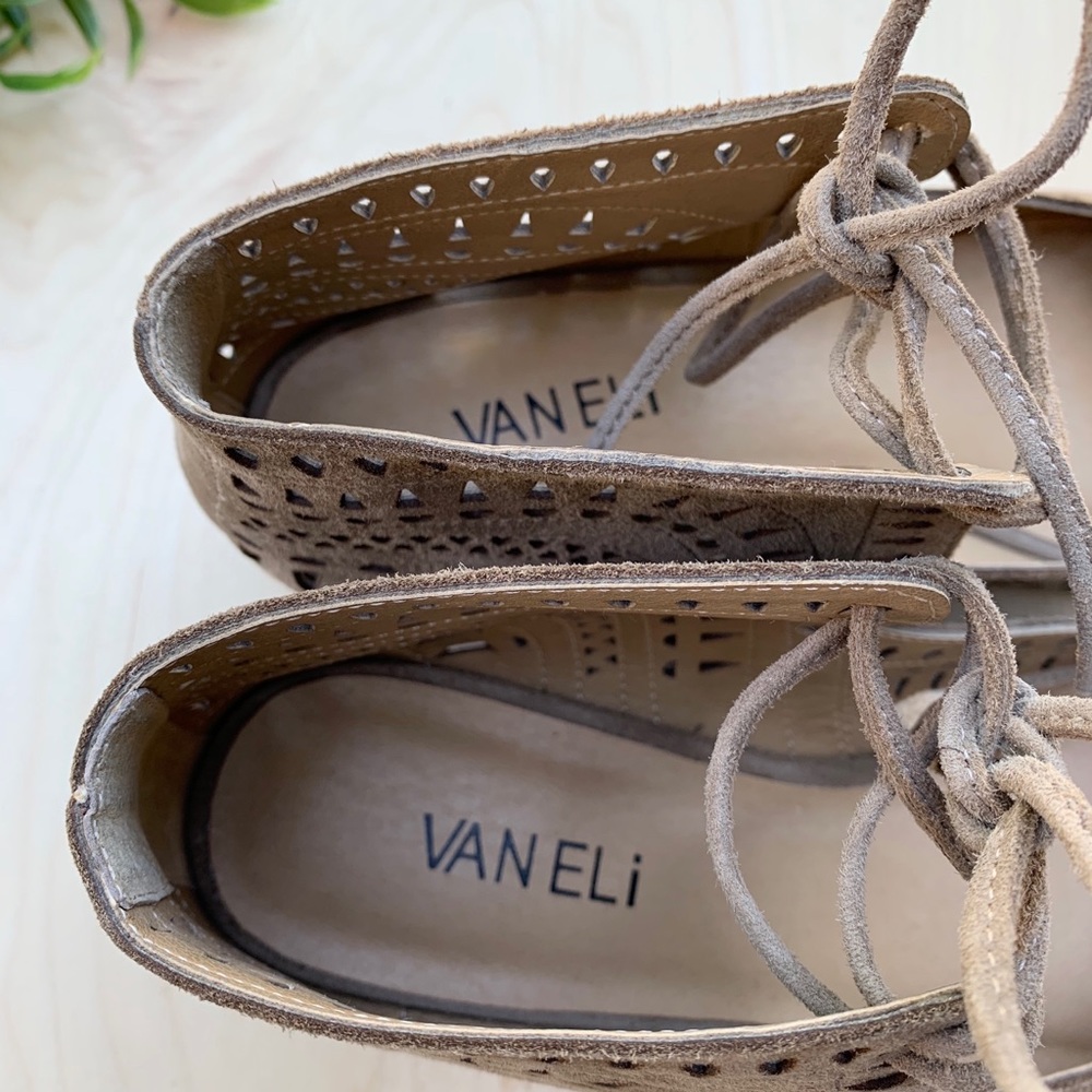 Vaneli Vintage NEW tie up shoes - Picture 5 of 9